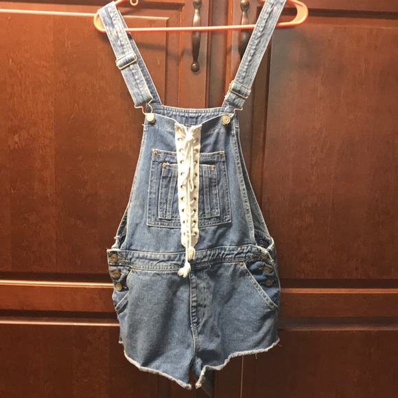 LAST DAY TO BUY Overall shorts - Picture 2 of 4